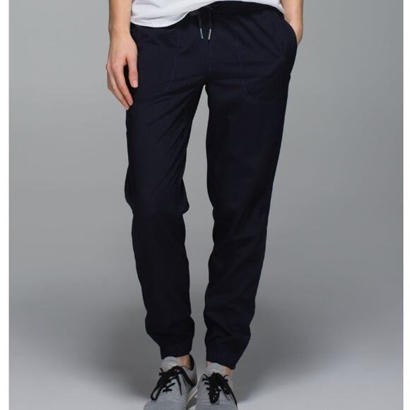 LULULEMON Var-City Mid-rise Calf Snaps Breathable Track Pant Jogger Naval Blue 6 - Picture 1 of 7
